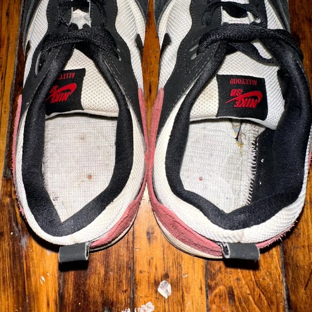 Nike SB Alleyoop Sneakers Men's Size 13 Black White Suede Lace Up Skate Shoes